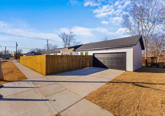 Photo 3 of Single family home for sale at 2621 College St, Greenville, TX 75401 | MLS# 21171555 | Listing updated on 2026-07-31