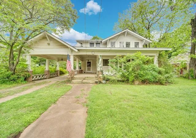 Photo 1 of Sale Pending at 920 E Franklin St, Hillsboro, TX 76645 | MLS# 21159428 | Listing updated on 2026-09-08