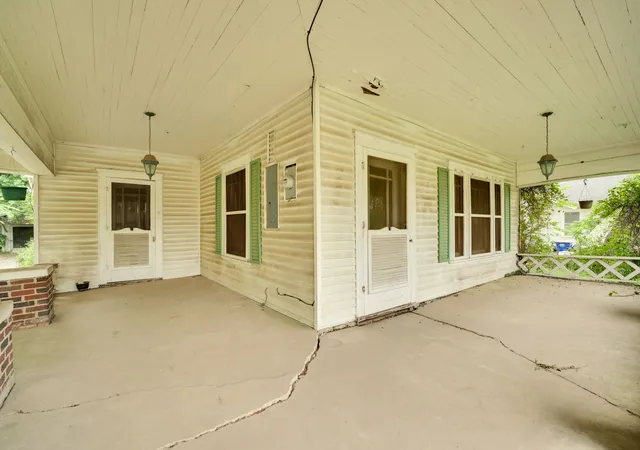 Photo 3 of Sale Pending at 920 E Franklin St, Hillsboro, TX 76645 | MLS# 21159428 | Listing updated on 2026-09-08