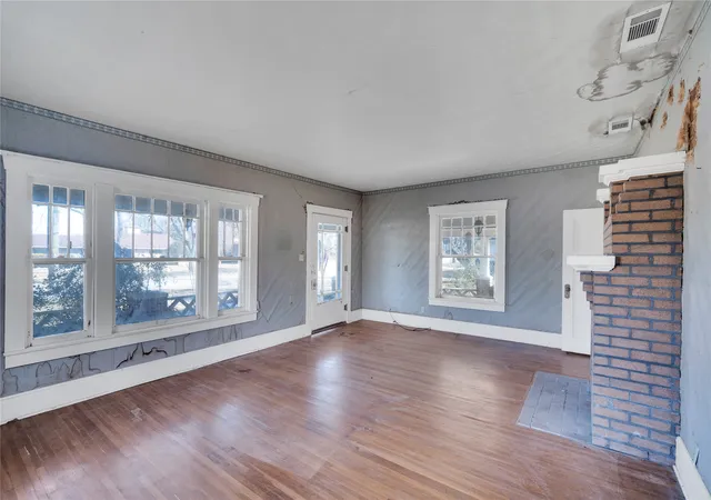 Photo 3 of Sale Pending at 920 E Franklin St, Hillsboro, TX 76645 | MLS# 21159428 | Listing updated on 2026-09-08