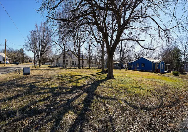 Photo 1 of Land for sale at 410 E 6th St, Bonham, TX 75418 | MLS# 21171933 | Listing updated on 2026-07-31