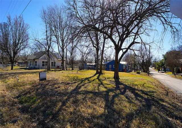 Photo 2 of Land for sale at 410 E 6th St, Bonham, TX 75418 | MLS# 21171933 | Listing updated on 2026-07-31