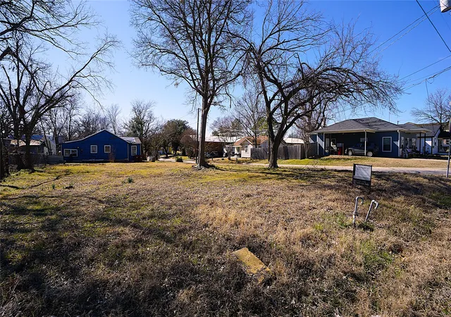 Photo 3 of Land for sale at 410 E 6th St, Bonham, TX 75418 | MLS# 21171933 | Listing updated on 2026-07-31