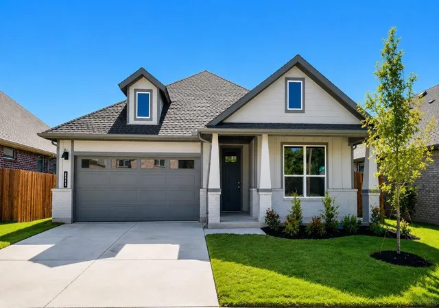Photo 1 of Single family home for sale at 2513 Starling St, Denton, TX 76205 | MLS# 21170899 | Listing updated on 2026-09-11