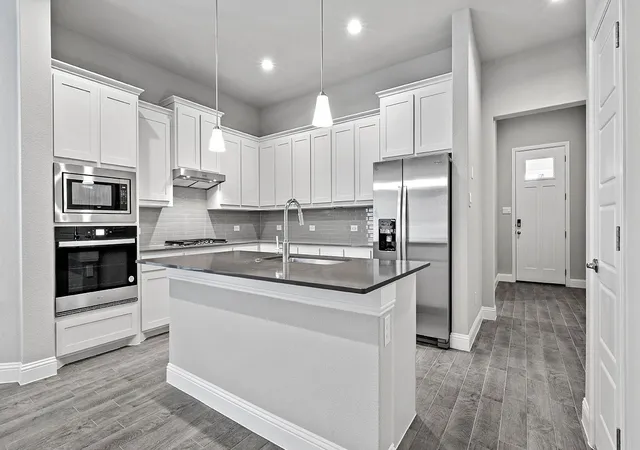 Photo 2 of Single family home for sale at 2513 Starling St, Denton, TX 76205 | MLS# 21170899 | Listing updated on 2026-09-11