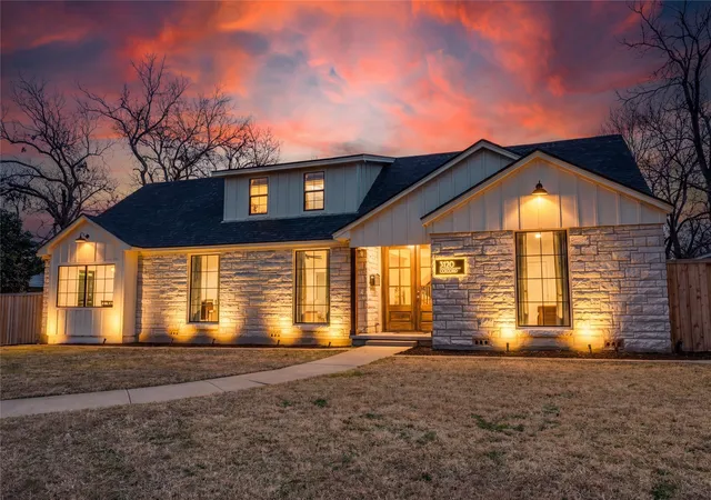 Photo 3 of Sale Pending at 3120 Colcord Ave, Waco, TX 76707 | MLS# 21172247 | Listing updated on 2026-09-13