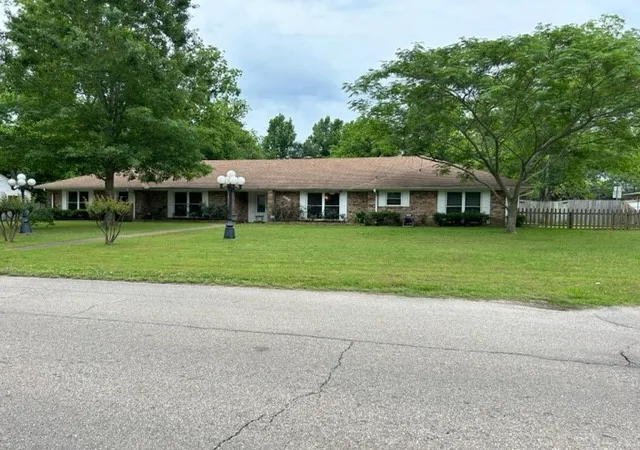 Photo 1 of Single family home for sale at 102 E Crockett St, De Kalb, TX 75559 | MLS# 21172403 | Listing updated on 2026-09-12
