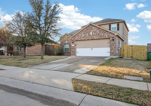 Photo 3 of Single family home for sale at 136 Eider Dr, Sanger, TX 76266 | MLS# 21170388 | Listing updated on 2026-07-30