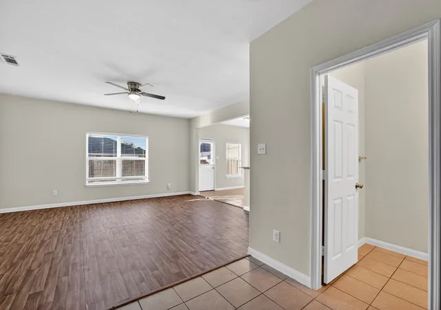 Photo 3 of Single family home for sale at 136 Eider Dr, Sanger, TX 76266 | MLS# 21170388 | Listing updated on 2026-09-24