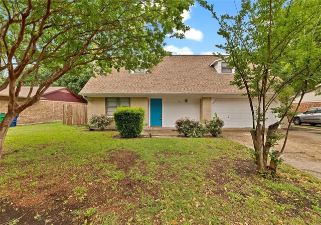 Photo 2 of Single family home for sale at 205 San Jacinto St, Waxahachie, TX 75165 | MLS# 21170157 | Listing updated on 2026-09-18