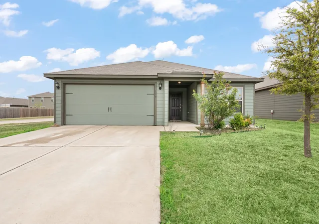 Photo 1 of Sale Pending at 116 Austin Ave, Venus, TX 76084 | MLS# 21172892 | Listing updated on 2026-09-30