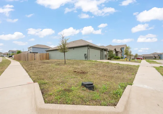 Photo 3 of Sale Pending at 116 Austin Ave, Venus, TX 76084 | MLS# 21172892 | Listing updated on 2026-09-30