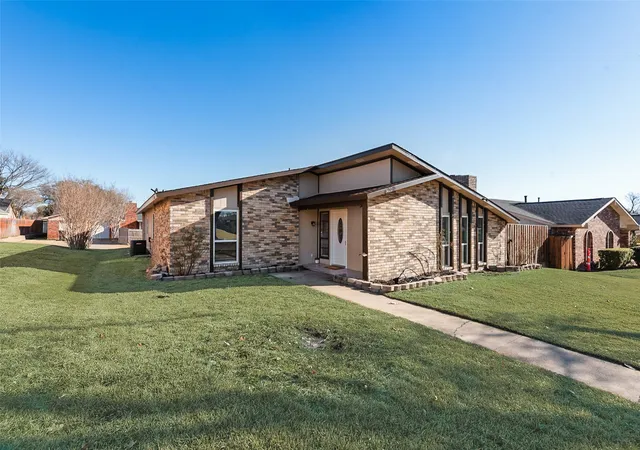 Photo 2 of Single family home for sale at 3422 Knoll Point Dr, Garland, TX 75043 | MLS# 21172826 | Listing updated on 2026-09-13