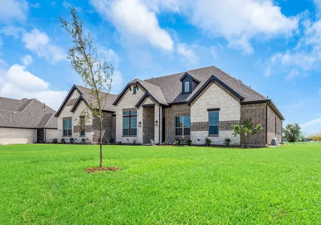 Photo 1 of Sale Pending at 432 Estate Ln, Mc Lendon Chisholm, TX 75032 | MLS# 21172920 | Listing updated on 2026-09-11