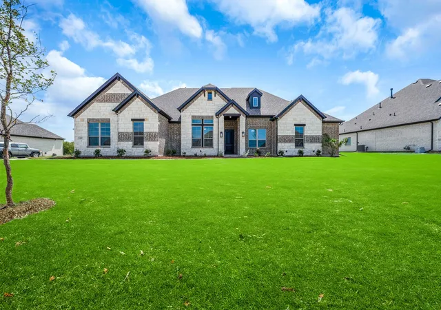 Photo 2 of Sale Pending at 432 Estate Ln, Mc Lendon Chisholm, TX 75032 | MLS# 21172920 | Listing updated on 2026-09-11