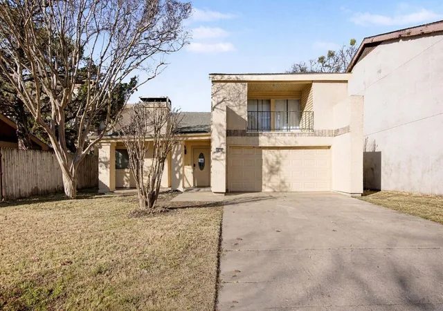 Photo 1 of Single family home for sale at 1606 Hawthorne Dr, Arlington, TX 76012 | MLS# 21170474 | Listing updated on 2026-09-24