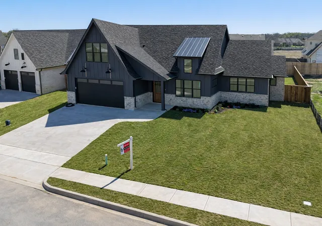 Photo 2 of Single family home for sale at 2029 Nichole Blvd, Pottsboro, TX 75076 | MLS# 21164077 | Listing updated on 2026-10-03
