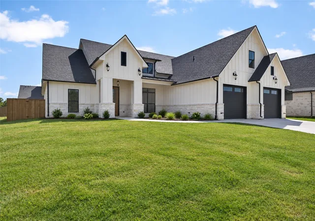 Photo 1 of Single family home for sale at 2033 Nichole Blvd, Pottsboro, TX 75076 | MLS# 21164075 | Listing updated on 2026-10-05