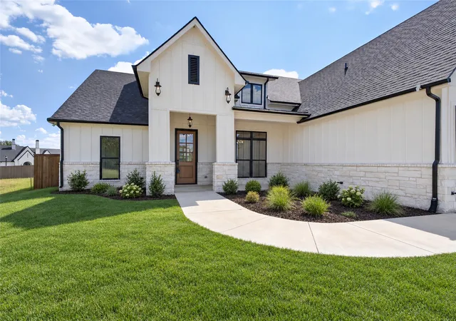 Photo 2 of Single family home for sale at 2033 Nichole Blvd, Pottsboro, TX 75076 | MLS# 21164075 | Listing updated on 2026-10-05