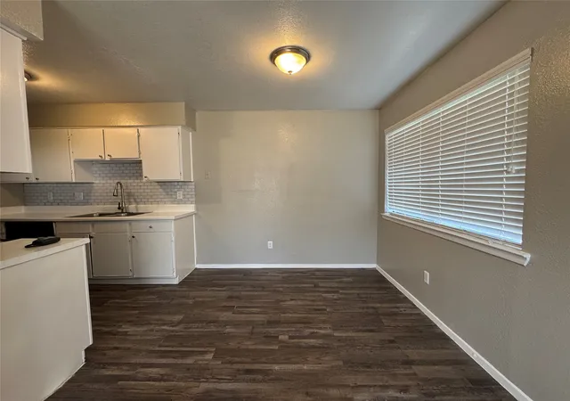 Photo 4 of Condo for sale at 1122 Millview Dr #1805, Arlington, TX 76012 | MLS# 21173600 | Listing updated on 2026-09-21