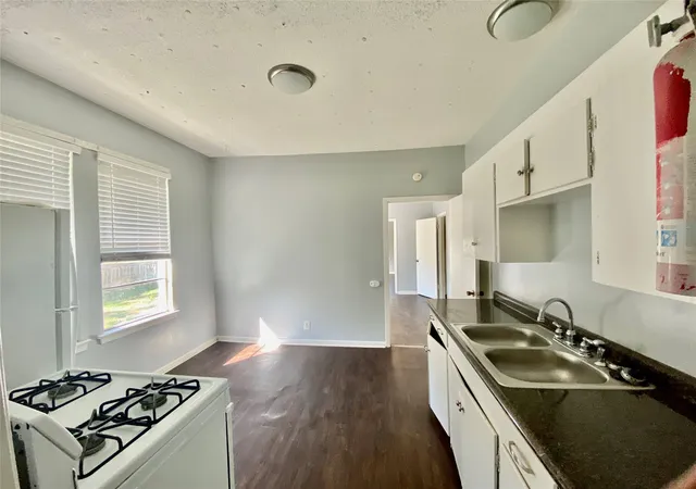 Photo 3 of House for sale at 843 College St, Shreveport, LA 71104 | MLS# 21174093 | Listing updated on 2026-07-29