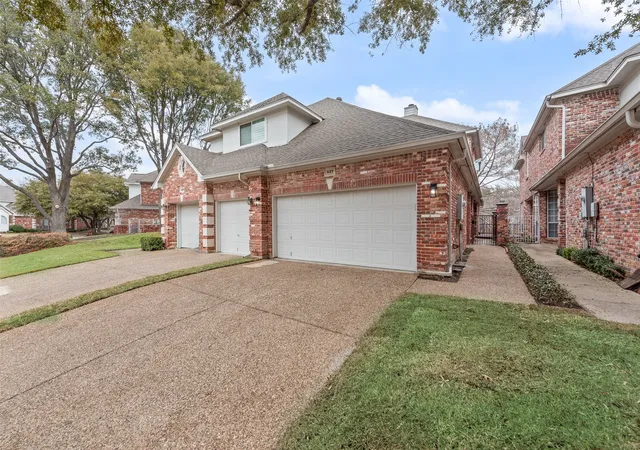 Photo 1 of Sale Pending at 537 Lochngreen Trl, Arlington, TX 76012 | MLS# 21171543 | Listing updated on 2026-07-29