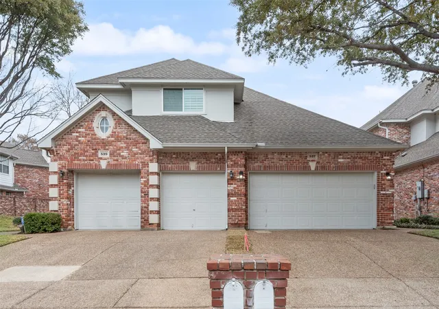 Photo 2 of Sale Pending at 537 Lochngreen Trl, Arlington, TX 76012 | MLS# 21171543 | Listing updated on 2026-07-29