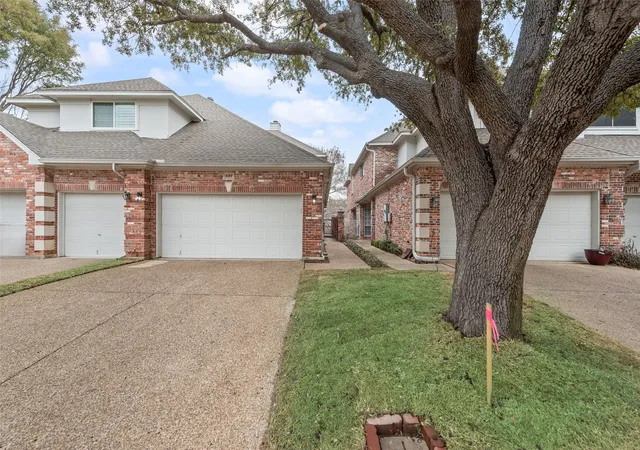 Photo 3 of Sale Pending at 537 Lochngreen Trl, Arlington, TX 76012 | MLS# 21171543 | Listing updated on 2026-07-29