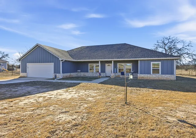 Photo 3 of Single family home for sale at 231 Julian Ln, Weatherford, TX 76088 | MLS# 21173956 | Listing updated on 2026-09-10