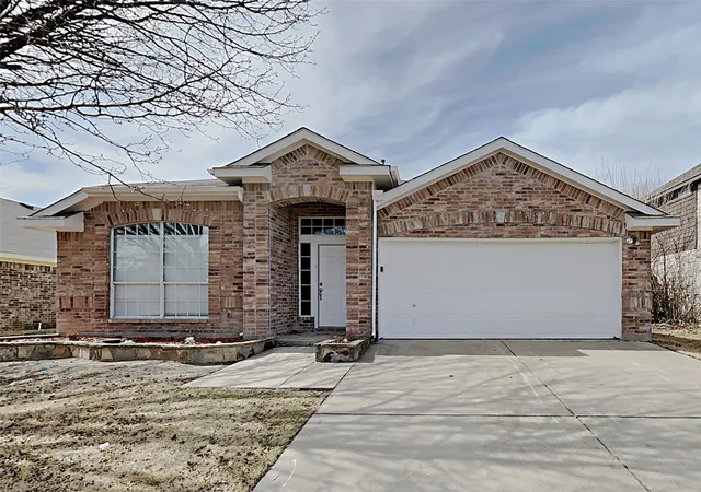 Photo 1 of Single family home for sale at 617 Oak Hollow Trl, Saginaw, TX 76179 | MLS# 21174471 | Listing updated on 2026-09-05