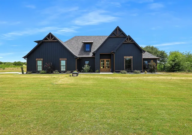 Photo 1 of Sale Pending at 1074 Timber Hills Dr, Weatherford, TX 76087 | MLS# 21170814 | Listing updated on 2026-07-31