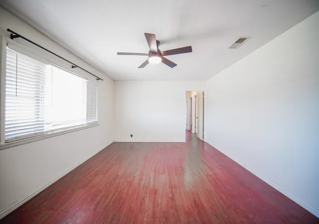 Photo 4 of Single family home for sale at 202 N 10Th St, Jacksboro, TX 76458 | MLS# 21174965 | Listing updated on 2026-09-22