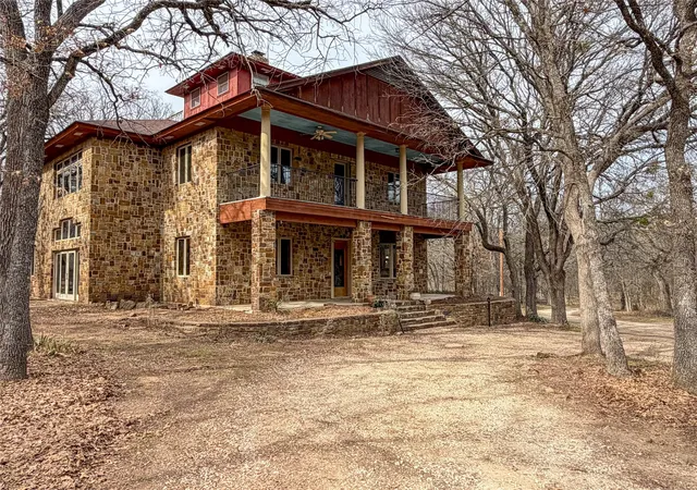 Photo 2 of Single family home for sale at 322 Wild Wood Dr, Decatur, TX 76234 | MLS# 21165389 | Listing updated on 2026-09-30