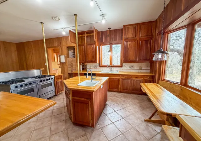 Photo 3 of Single family home for sale at 322 Wild Wood Dr, Decatur, TX 76234 | MLS# 21165389 | Listing updated on 2026-09-30