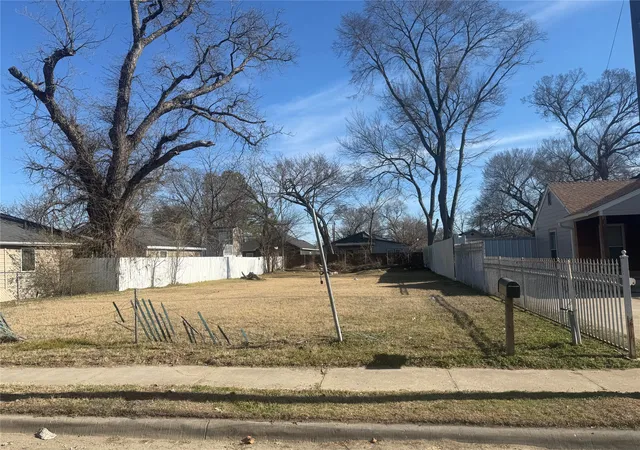 Photo 3 of Land for sale at 3926 Sidney St, Dallas, TX 75210 | MLS# 21175760 | Listing updated on 2026-09-09