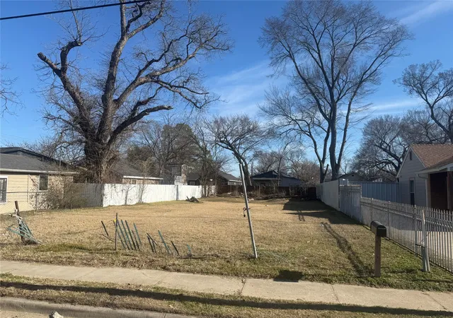 Photo 4 of Land for sale at 3926 Sidney St, Dallas, TX 75210 | MLS# 21175760 | Listing updated on 2026-09-09