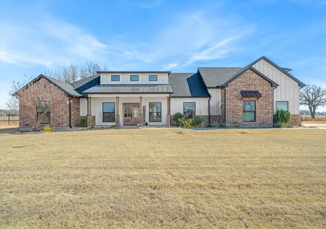 Photo 1 of Single family home for sale at 2055 Eastfield Dr, Wills Point, TX 75169 | MLS# 21176009 | Listing updated on 2026-09-16
