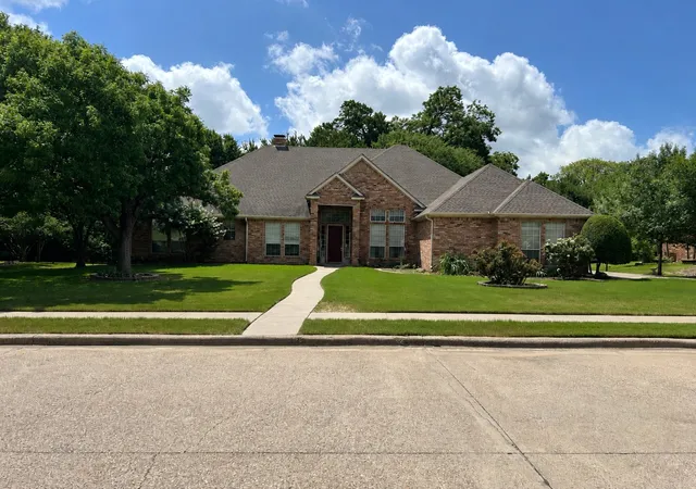 Photo 1 of Single family home for sale at 1810 Plum Creek Dr, Midlothian, TX 76065 | MLS# 21175121 | Listing updated on 2026-09-11