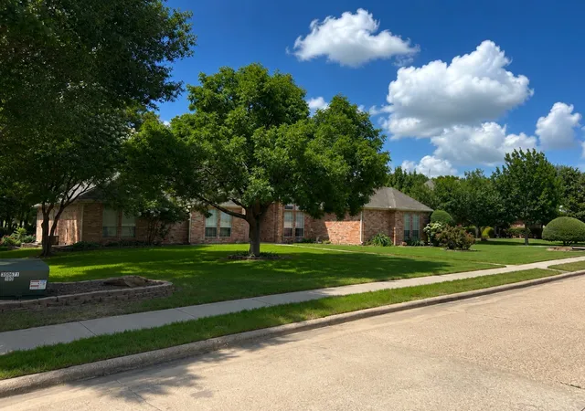 Photo 2 of Single family home for sale at 1810 Plum Creek Dr, Midlothian, TX 76065 | MLS# 21175121 | Listing updated on 2026-09-11