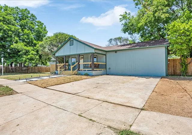 Photo 2 of Single family home for sale at 1114 Clay Ave, Waco, TX 76706 | MLS# 21173412 | Listing updated on 2026-07-29