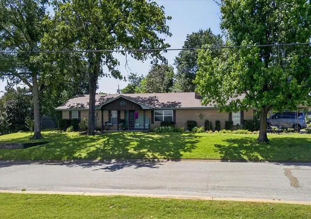 Photo 2 of Single family home for sale at 201 Colonial Cir, Athens, TX 75751 | MLS# 21176798 | Listing updated on 2026-08-01