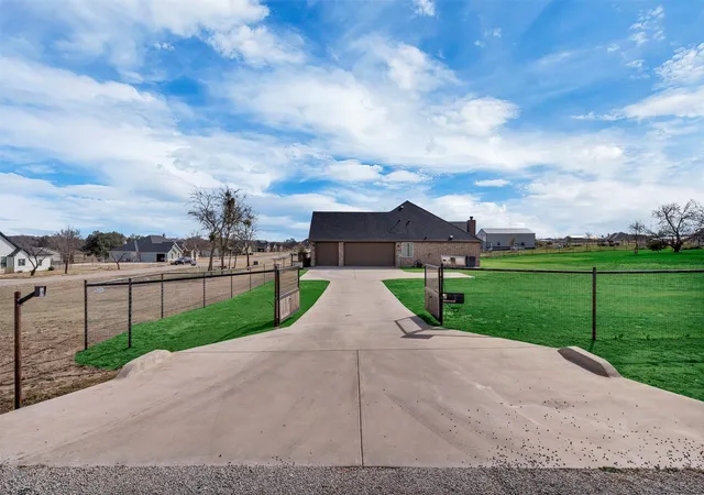 Photo 4 of Single family home for sale at 2037 Pinnell Prairie, Weatherford, TX 76088 | MLS# 21154863 | Listing updated on 2026-09-10