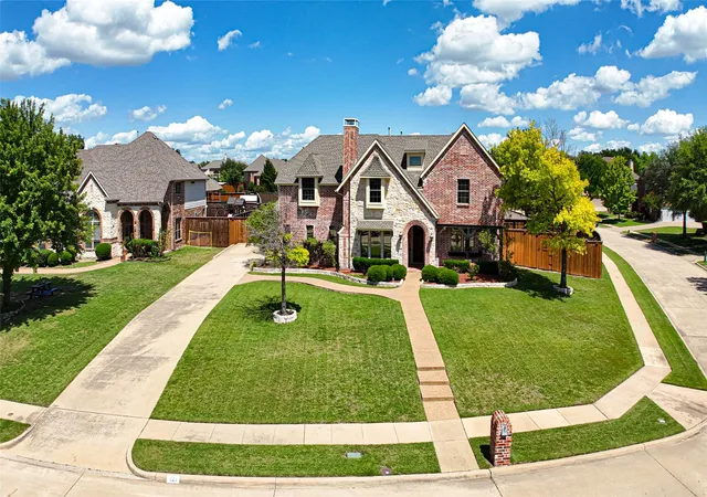 Photo 3 of Sale Pending at 523 Buffalo Bend Ct, Murphy, TX 75094 | MLS# 21176990 | Listing updated on 2026-09-16
