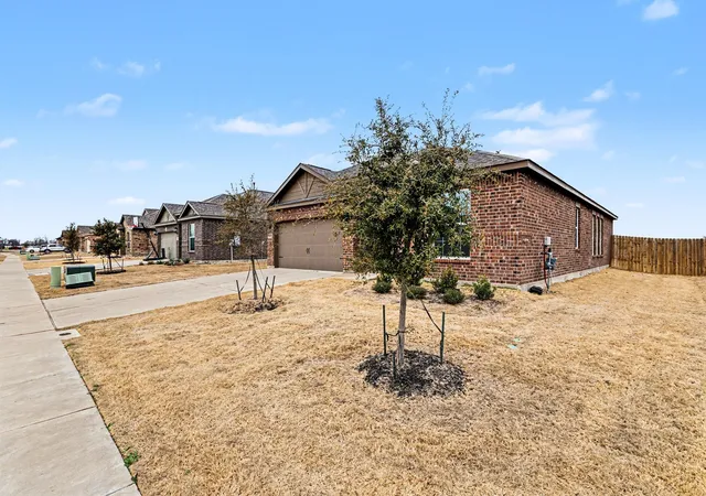 Photo 2 of Single family home for sale at 832 Jackel Dr, Anna, TX 75409 | MLS# 21165621 | Listing updated on 2026-09-10
