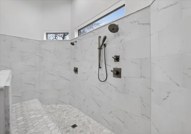 Photo 3 of Single family home for sale at 5182 Bayshore Dr, Athens, TX 75752 | MLS# 21155807 | Listing updated on 2026-10-04
