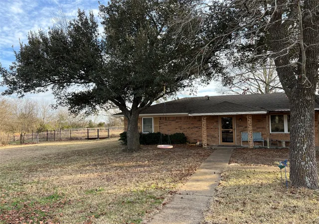 Photo 2 of Single family home for sale at 1053 Mary St, Quinlan, TX 75474 | MLS# 21164729 | Listing updated on 2026-07-28
