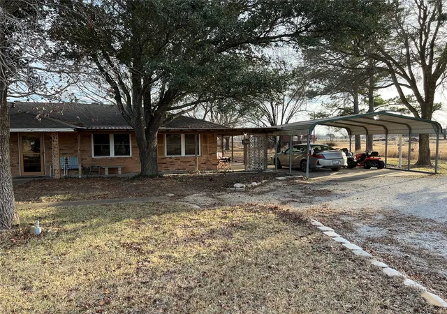Photo 3 of Single family home for sale at 1053 Mary St, Quinlan, TX 75474 | MLS# 21164729 | Listing updated on 2026-07-28