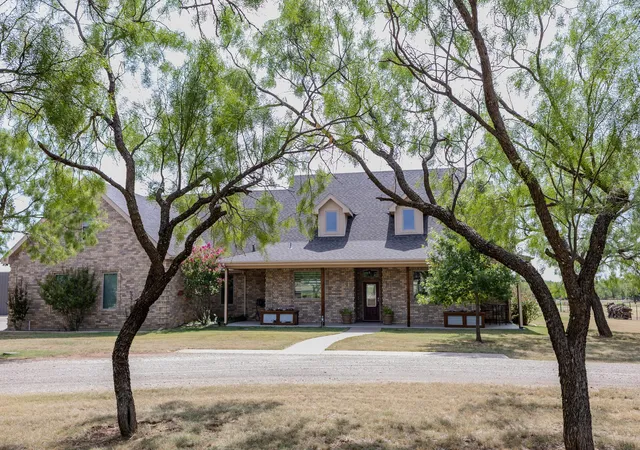 Photo 2 of Single family home for sale at 213 Crooked Creek Rd, Abilene, TX 79602 | MLS# 21178821 | Listing updated on 2026-07-29