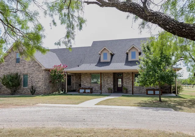 Photo 3 of Single family home for sale at 213 Crooked Creek Rd, Abilene, TX 79602 | MLS# 21178821 | Listing updated on 2026-07-29
