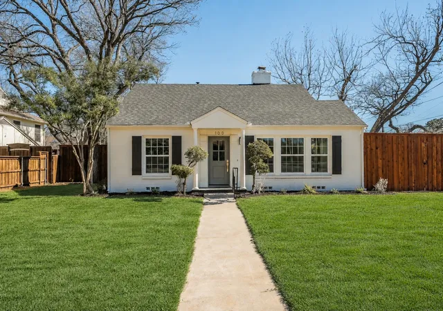 Photo 1 of Single family home for sale at 100 Crestwood Dr, Fort Worth, TX 76107 | MLS# 21179023 | Listing updated on 2026-09-11